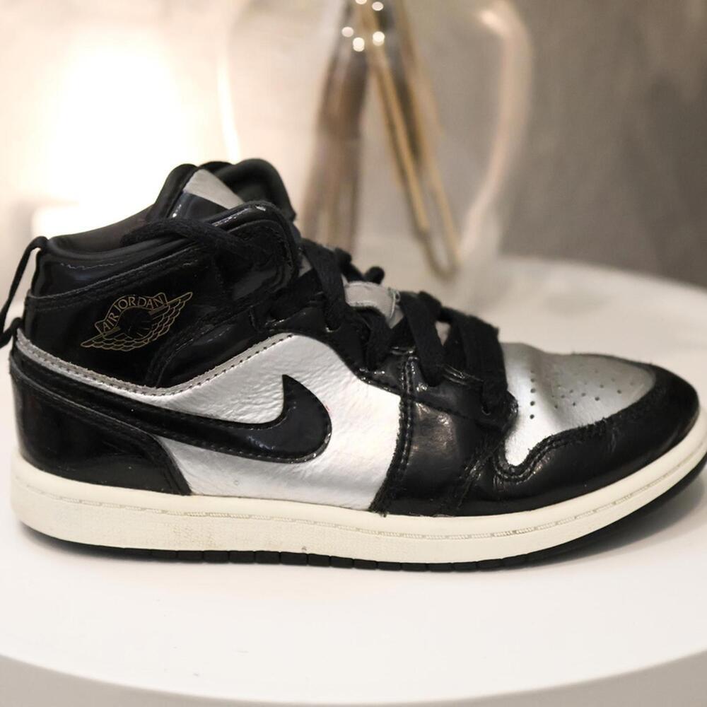 Nike Air Jordan 1 Mid SE Sneakers Youth Black Silver 1Y Good